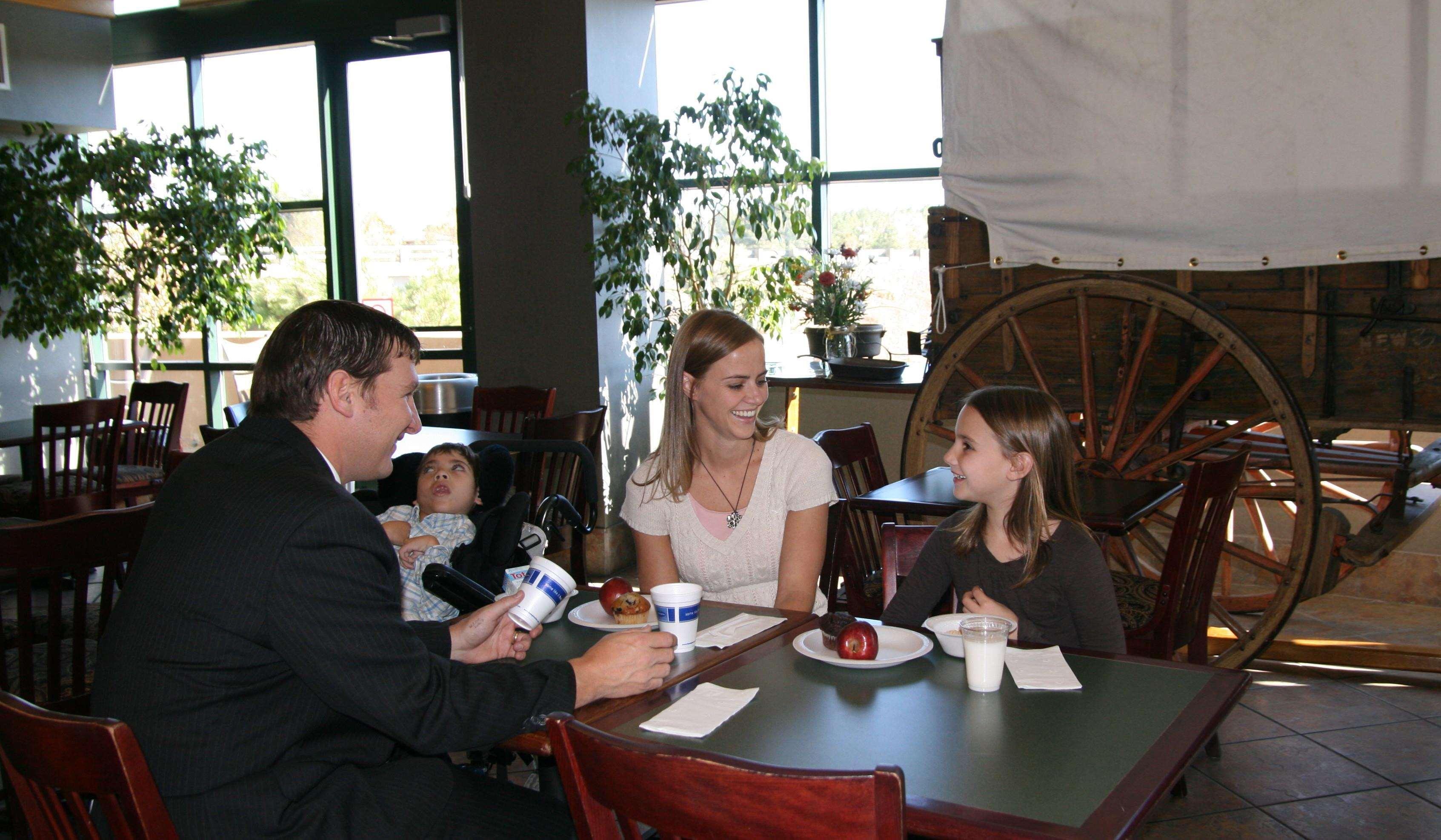 Hampton Inn & Suites Flagstaff - West Restaurant photo